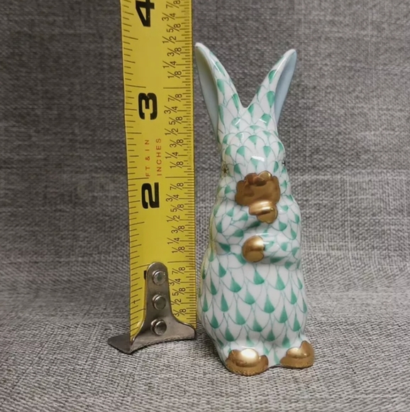 Herend Green Fishnet Sitting Bunny Rabbit Handpainted Porcelain Figurine 15338 - Picture 9 of 9